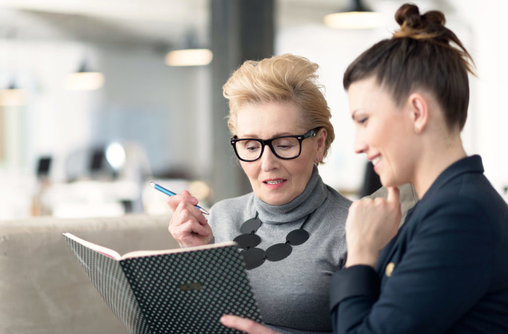 senior adviser talking with a young businesswoman